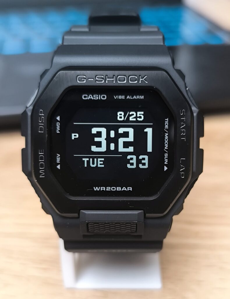 Casio G-Shock GBX-100 mit MIP-Display in der Frontansicht